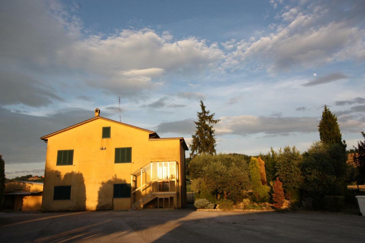 مبيت وإفطار Monterado Il Casale Di Nonno Guido المظهر الخارجي الصورة